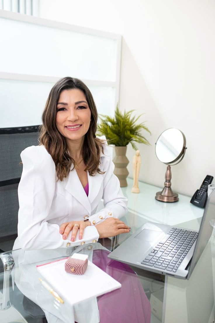 Dra. Elena Rossi - Dermatóloga